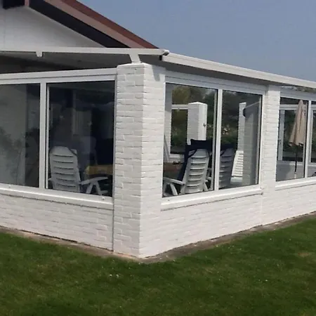 Bungalow With Wifi In De Zandloper דירה